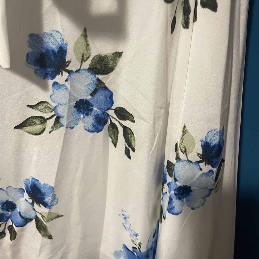 Chic Blue Floral Midi Dress - Picture 4 of 4